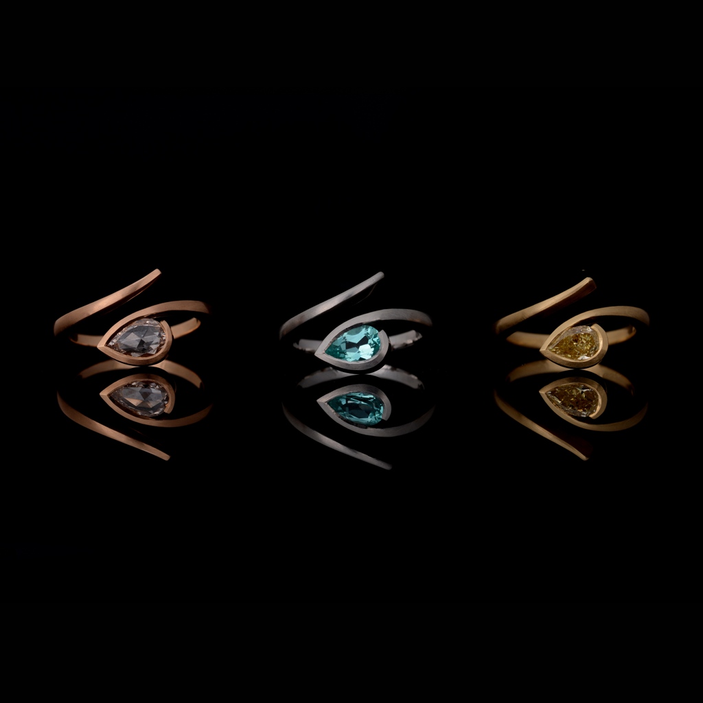 McCaulJewellery's tweet image. Each of our Twist rings are hand-forged and formed to hold a unique gemstone...

#twistring #forging #designermaker #engagementring #designlondon #bespokejewellery #paraibatourmaline #cogancdiamond #yellowdiamond #craftmanship #london #dublin