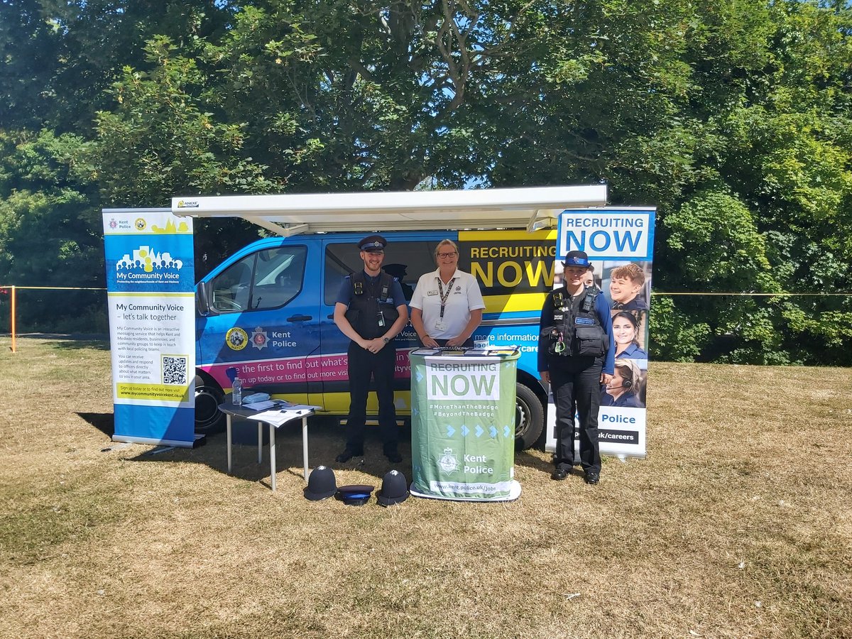 KentPoliceDover's tweet photo. PCSO's and the CLO are at the #SummerFiesta in #PencesterGardens today 11-5 feel free to pop down and say hi. #CommunityEngagement #EngagementEvent @KentPoliceDandI #MoreThantheBadge https://t.co/AjV84cuw6t