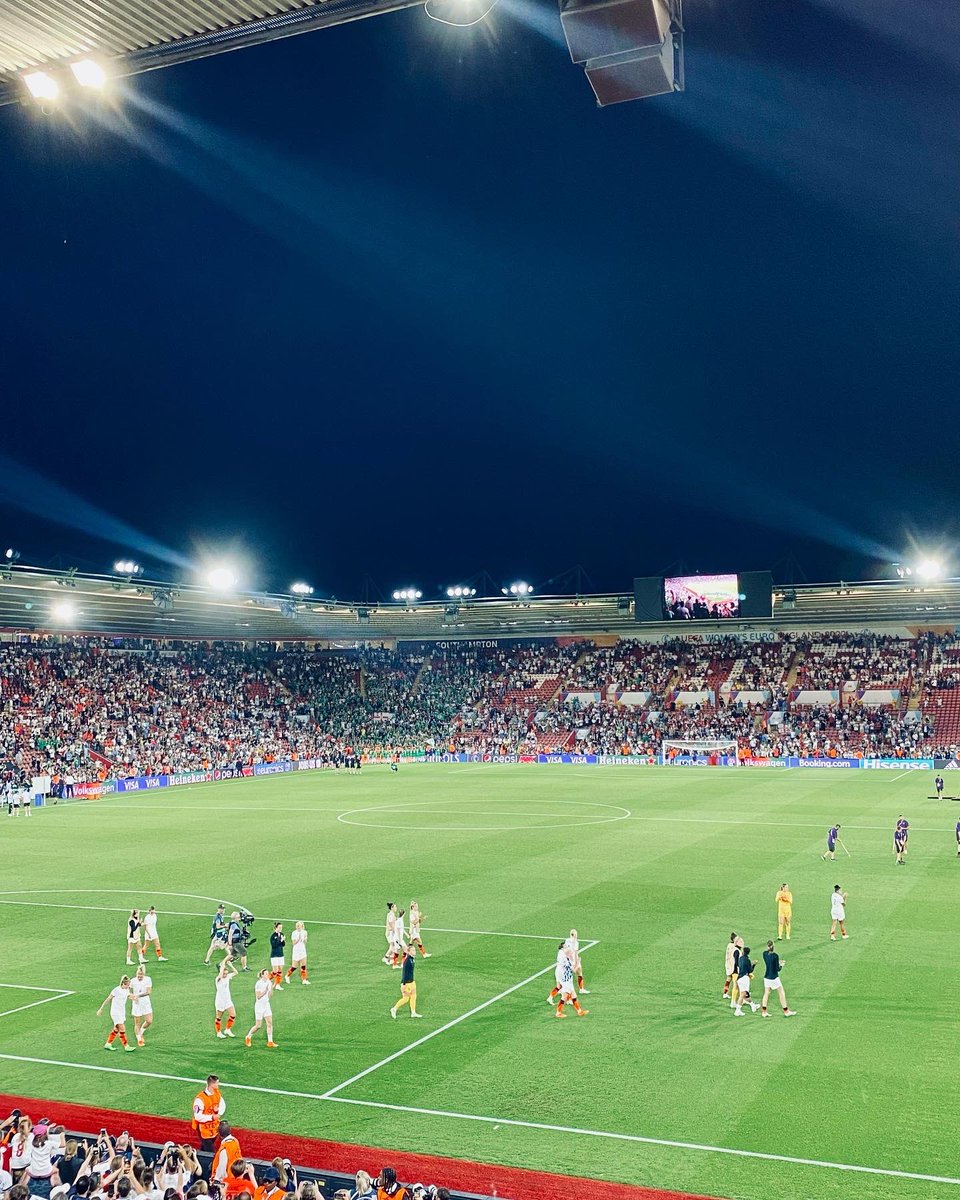 JackFallon24's tweet photo. ⚽️ ➡️ 🏠 

🦁 @Lionesses https://t.co/kXoPLUBI3w