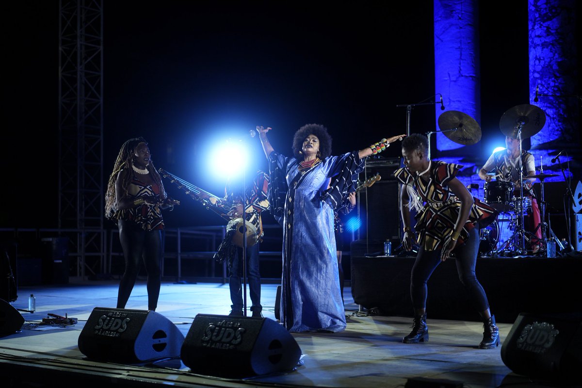LoDucaR's tweet photo. 15-07-2022 - @OumouSangare (Mali)  et ses musiciens ont enflammé le théâtre antique d'Arles, avec son nouvel album Timbuktu. Impossible de ne pas danser! @Suds_a_Arles #arles #concert #festival #lo_duca #rémi #mali #musique #Timbuktu https://t.co/BVwlrpO1xq