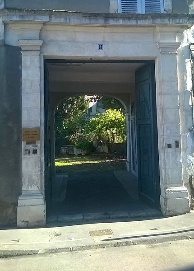Patrimoine de #Yonne . Maison de Marie Noël à #Auxerre 1, rue Marie-Noël. Eléments protégés : la cour et le jardin (cad. EK 301 à 304, 384) : ISMH par arrêté du 13 mai 1986
Périodes de construction :
16e siècle, 17e siècle, 18e siècle via <a href="/MonumentumFr/">Monumentum</a> <a href="/ClaireMarc89/">Claire MARC</a>