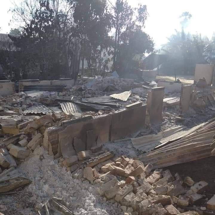 WinTheingiAung7's tweet photo. Military armed force burnt down over 120 residential properties and killed at least 10 local residents in their raids to 3 villages in YayOo tsp, Sagaing division just within a week.  #2022July16Coup  #WarCrimesOfJunta  #WhatsHappeningInMyanmar https://t.co/rMLM04H3jP