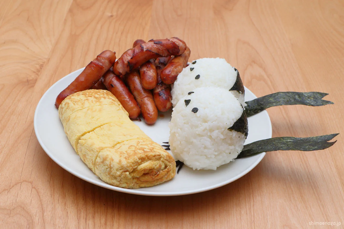 【話題】ウインナーと卵焼きに可愛いシマエナガおにぎりプレート