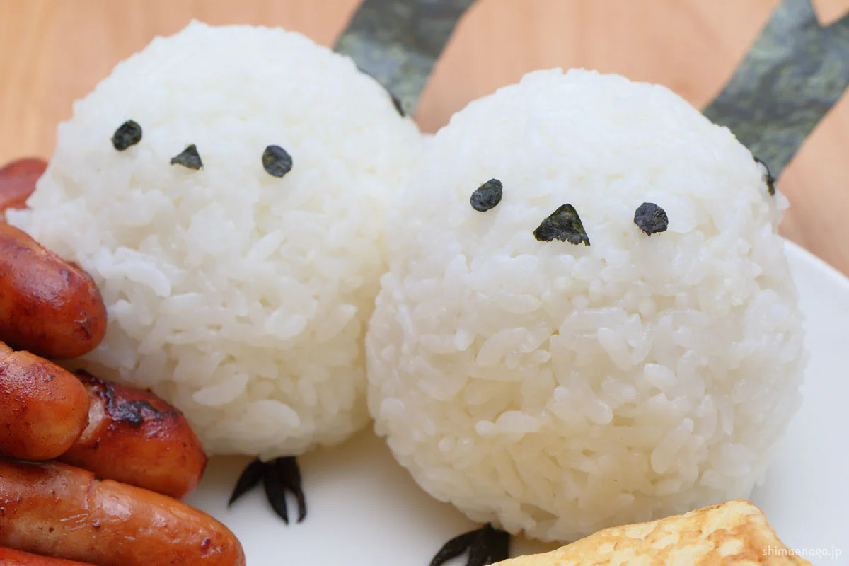 【話題】ウインナーと卵焼きに可愛いシマエナガおにぎりプレート