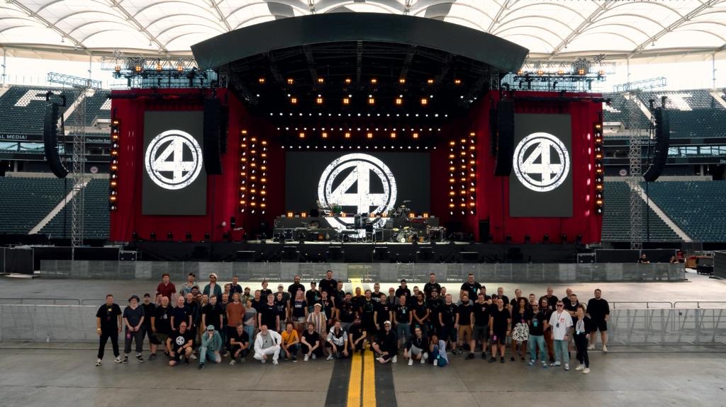 lesmoureal's tweet photo. Danke Team für eine formidable Tour. #dankedanke #fürimmer30jahrelive https://t.co/Y758TbPQa4