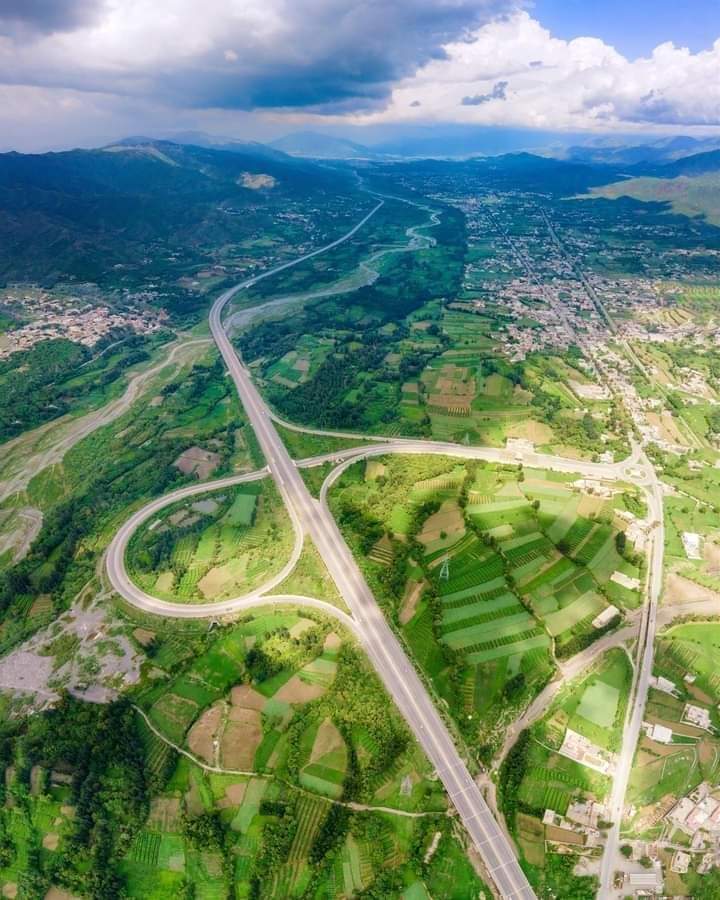 Paktourntravel's tweet photo. Hazara Motorway passing through the lush green mountains of Haripur- Hazara. 
. 
#hazaramotorway #kpk #dawndotcom  #djiglobal #experiencepakistan
@_Mansoor_Ali @AqsaLeelaJamali @emnpk @LandofPakistan @FarhanKVirk @BakshUr @yasir509 @ihameed123 https://t.co/VWtAHBXi8i