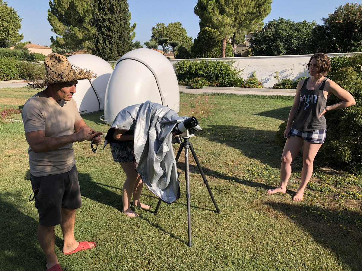 My uncle showed <a href="/CloudyKielkopf/">Claudia Kielkopf</a>, <a href="/soniusly/">Sonia Sanz</a> and I his solar telescope and I gotta say the sun looks a lot like fibroblasts as they reprogramming to iPSCs 🧡☀️🧡