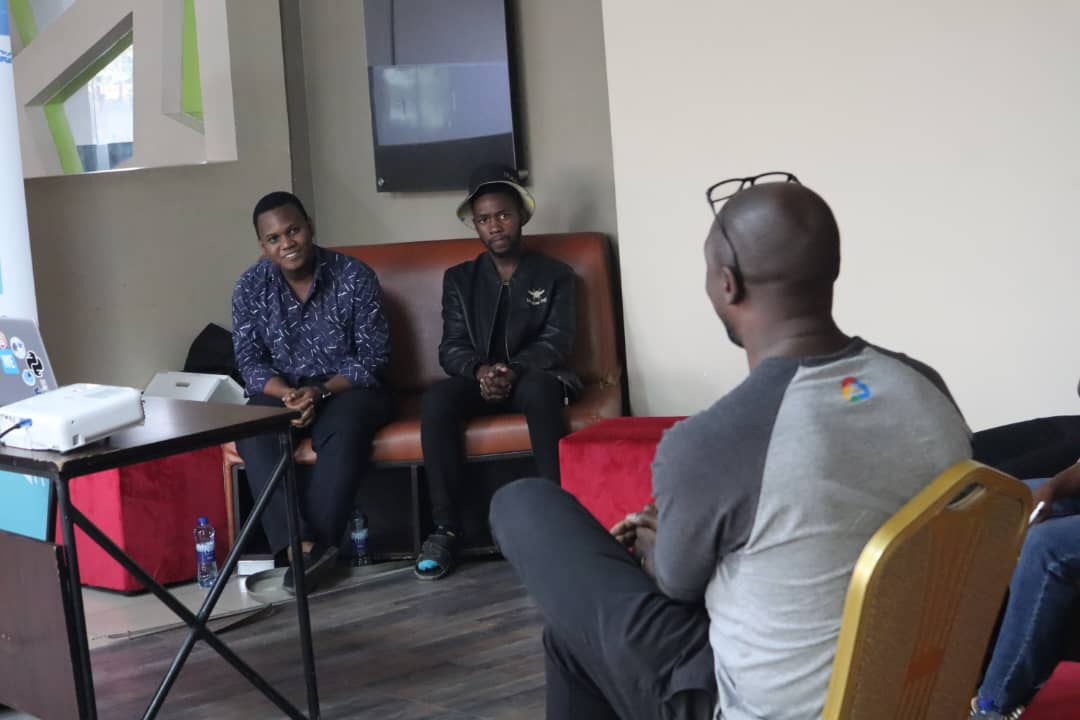GDGDarEsSalaam's tweet photo. Which OS is a developer supposed to use? Join the conversation by commenting below.
#ioextendedDar #googleio #firesidechat https://t.co/QAzWJZXi4J