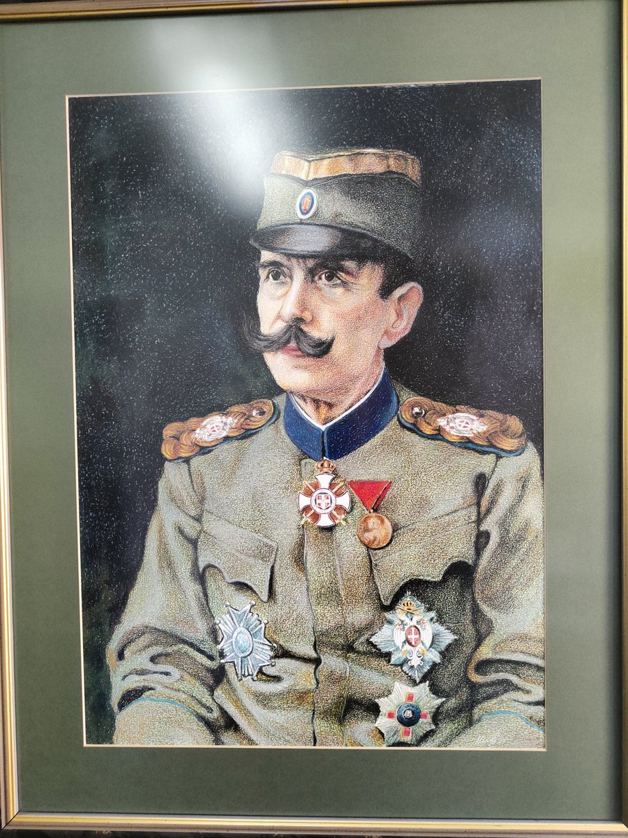 JelenaMKandic's tweet photo. Poštovani M.O. @NesaStefanovic cc #VojskaSrbije @mo_i_vs
Porodice snajperista #10TakovskiPuk i artiljeraca #19ArtiljerijskiPuk iz #Čačak #IIArmija #StepinaArmija salutiraju i poklanjaju se moštima vojvode (generala) #PetarBojović #IArmija.
Neka mu je večna slava i hvala.🌹 https://t.co/OBKvZkdqoS