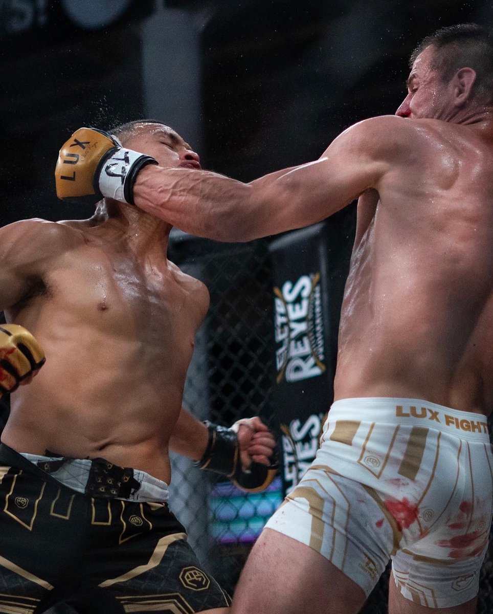 luxfightleague's tweet photo. Entre aplausos acabó la pelea entre ‘Lazy Boy’ Rodríguez y Vic Moreno ‘Victorius’ por la división de peso gallo de LUX Fight League. 

#luxfightleague #LUX024 https://t.co/VloILoJ0Dg