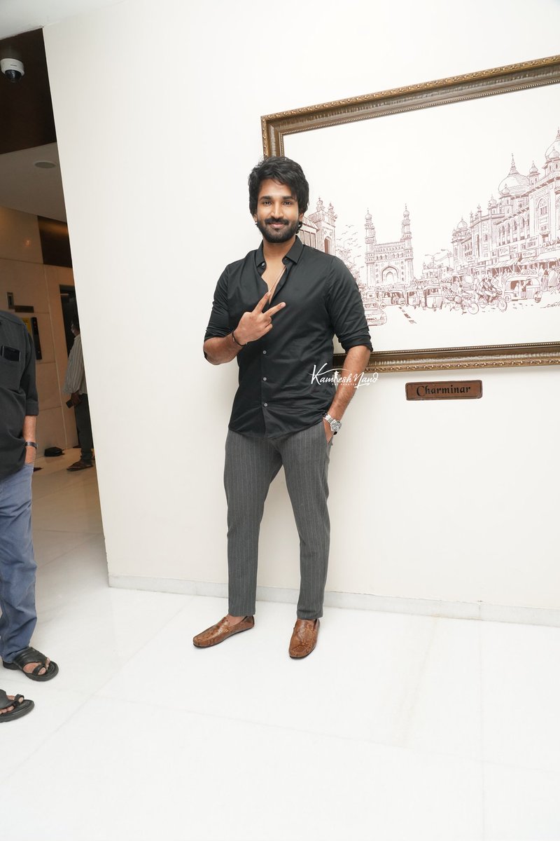 ArtistryBuzz's tweet photo. #Rampothineni #krithishetty #aadhipinisetty whole team snapped at #thewarrior success meet in Hyderabad
@ArtistryBuzz @ramsayz @krithi.shetty_official @AadhiOfficial #southpaparazzi #tollywoodcelebs #artistrybuzz https://t.co/pgkMx6q0ce