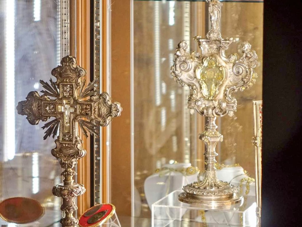 SimonVenturini's tweet photo. #VENEZIA • Oggi si festeggia la Madonna del Carmelo.
Una ricorrenza sentita a Venezia dove non solo c'è una #chiesa intitolata alla Madonna del Carmelo (la chiesa dei #Carmini) ma anche una Scuola Grande
Quest'ultima custodisce capolavori come il soffitto della #SalaCapitolare https://t.co/bn6i9Pq5aP