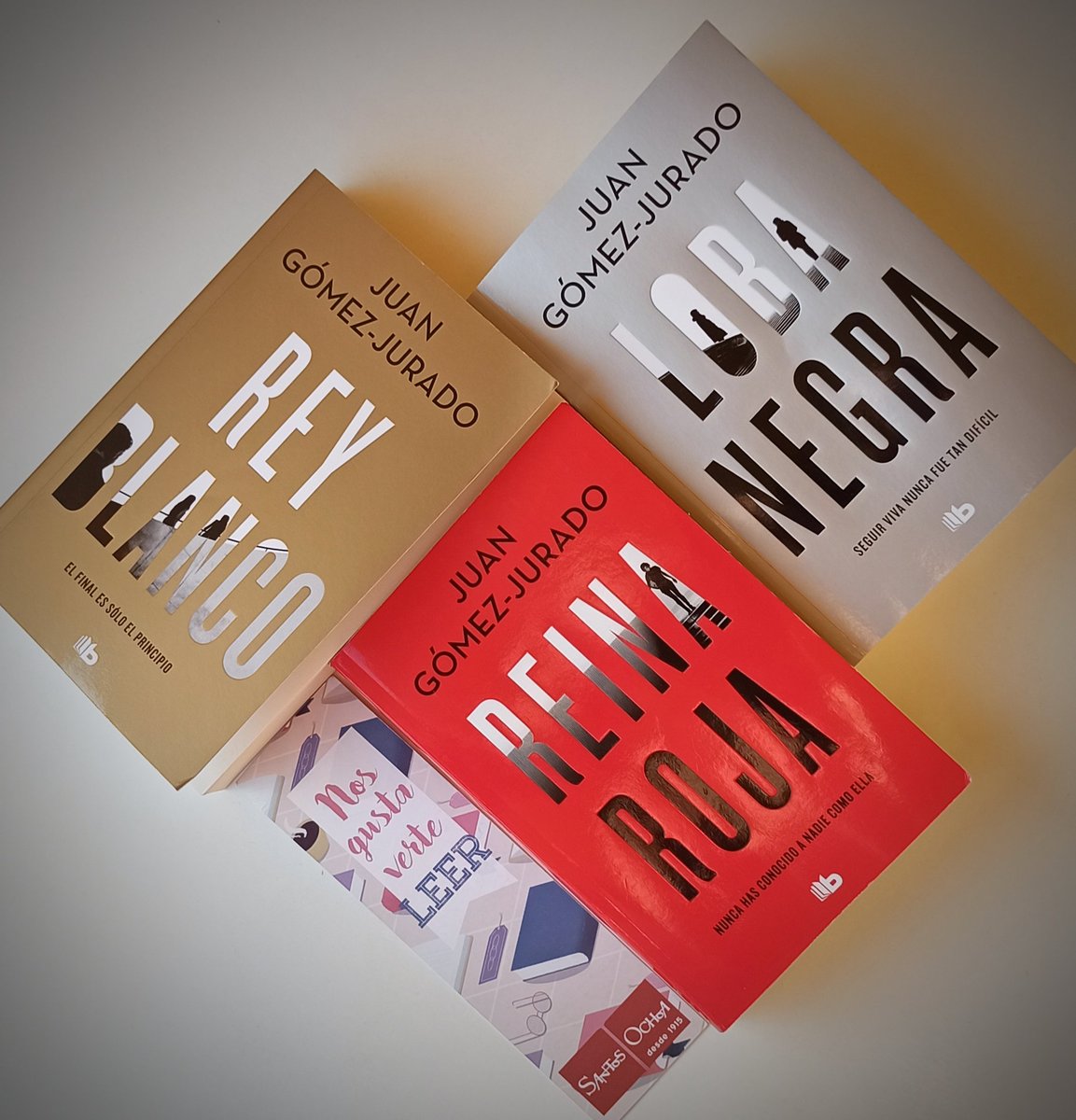 JJSanMartin's tweet photo. Esta trilogía de @JuanGomezJurado es de los mejores #thriller que he leído hace años. Impresionante!! 

Y al final... #spolier ... 

De @penguinbolsillo en @SantosOchoaLog

#ReinaRoja #LobaNegra #ReyBlanco #AntoniaScott #JonGutierrez @policia @penguinlibros https://t.co/Sr90MlWKo5