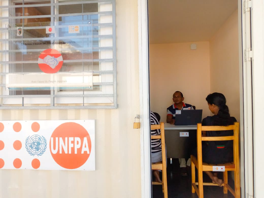 UNFPAMadagascar's tweet photo. The Listening Center at the Criminal Investigation Section in Toamasina🇲🇬, affiliated to the #NationalGendarmerie plays an impt role in protecting the rights of #GBVsurvivors in this region.
���From April-June 2022,
25+ cases were supported for legal action, at the centre. https://t.co/9xO8JcziYt