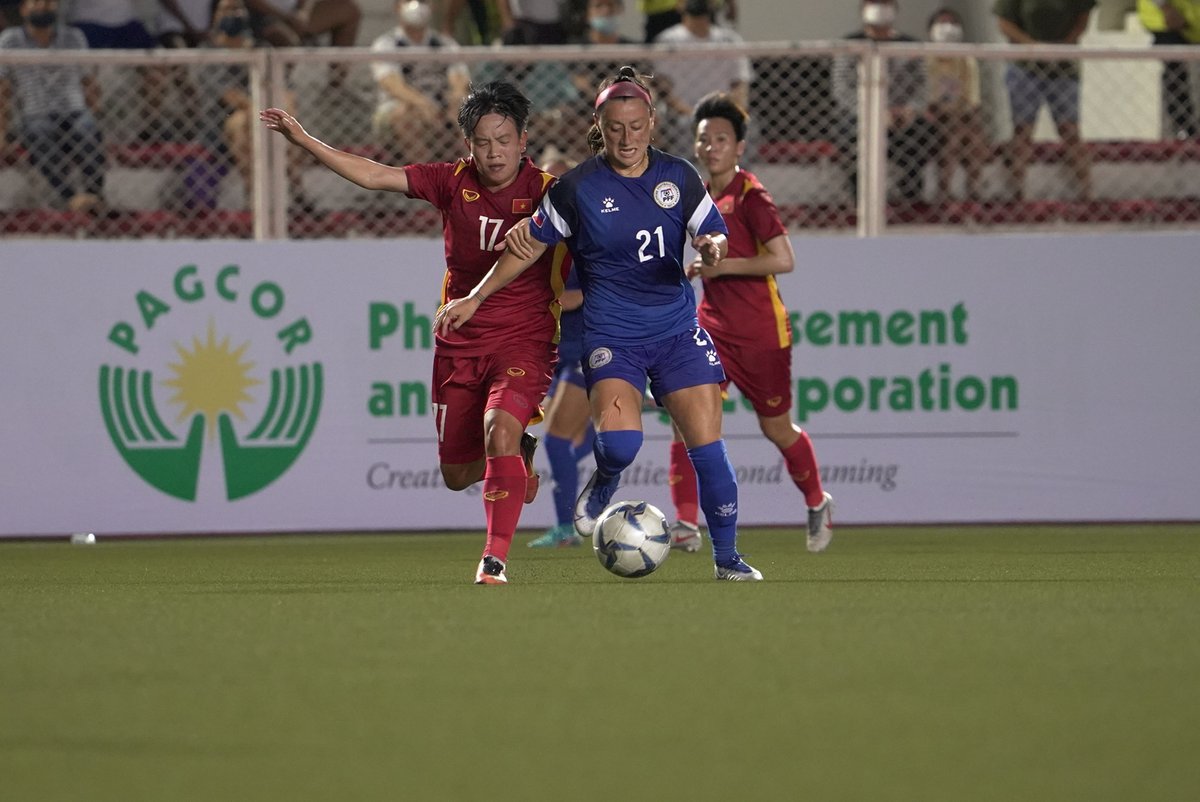 philfootball's tweet photo. 𝐋𝐚𝐬𝐭 𝐧𝐢𝐠𝐡𝐭 𝐰𝐚𝐬 𝐦𝐚𝐠𝐢𝐜𝐚𝐥.

The @PilipinasWNFT clinched a spot to the #AFFWomens2022 final after a 4-0 win over defending champions Vietnam.

Thailand await them in the final tomorrow night at 7:30 PM.

#LabanFilipinas #ParaSaBayan #WinTheMoment #RisingTogether https://t.co/JxQNwyNYHC
