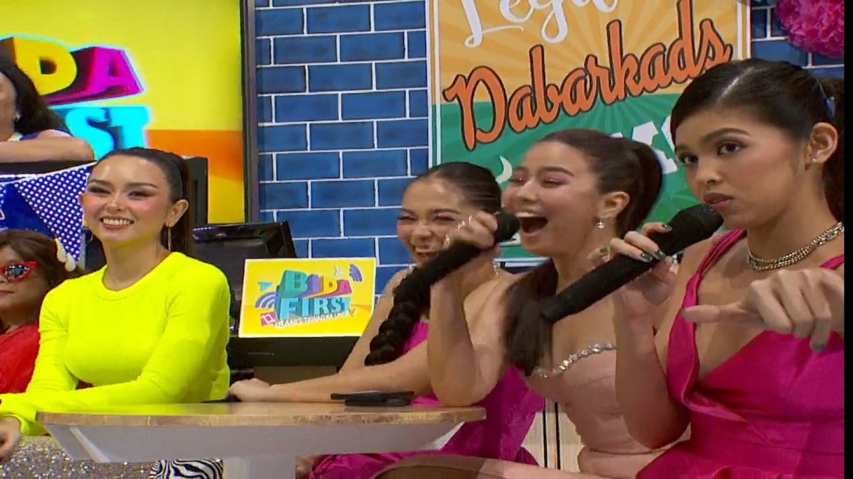 ma1208an's tweet photo. The way you make people around you laugh their hearts out is just so precious🥰

@mainedcm | #MaineMendoza https://t.co/uS2or3B8IZ