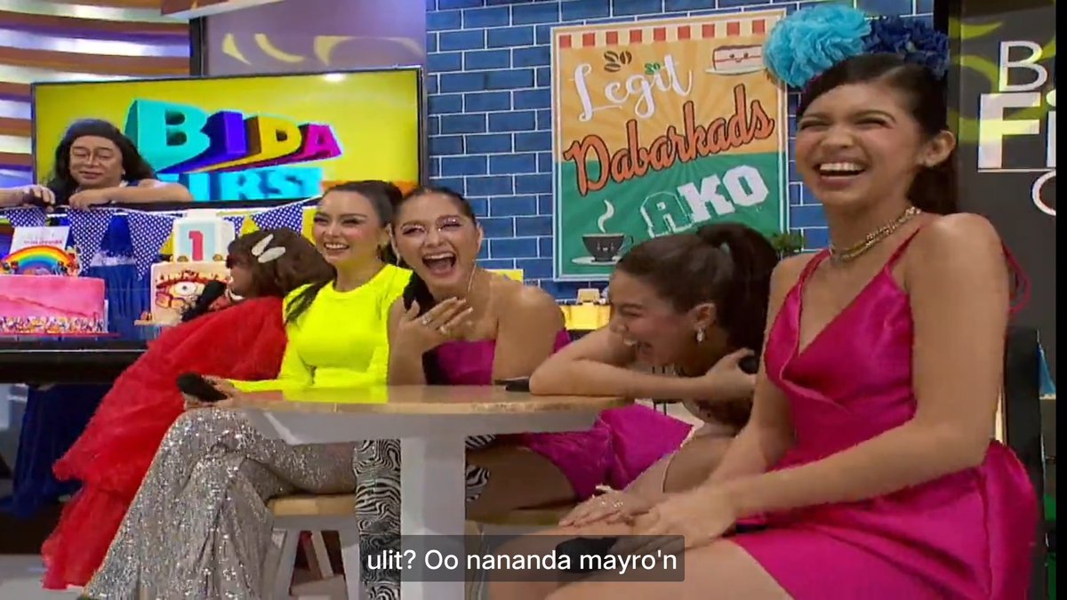 ma1208an's tweet photo. The way you make people around you laugh their hearts out is just so precious🥰

@mainedcm | #MaineMendoza https://t.co/uS2or3B8IZ