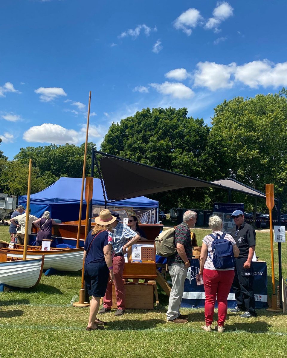 Enjoying the sunshine, boats & company @thamestraditionalboatfestival this weekend.
Come along and see us.

#boatbuilding #boatbuilder #woodenboatbuilding #woodenboatbuilder #woodenboats #clinkerboats #woodworking #courses #learningbydoing #boatshow #boatfestival #weekendfun