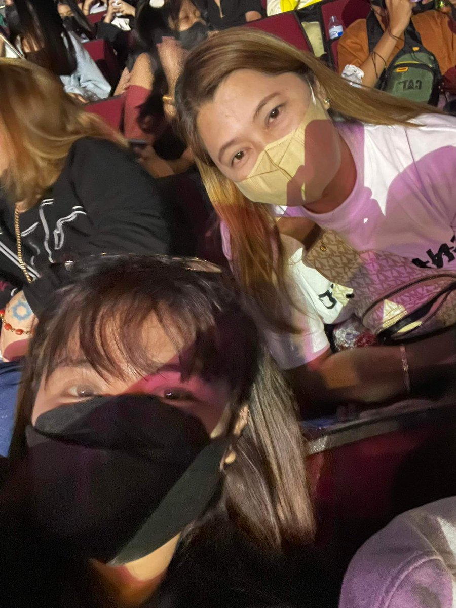 iammikayyiee's tweet photo. No pics with litz, atleast meron kay tita ditz HAHAHAHAHAHA hi tita @Blankaph1 pretty mo po djdhdbdsn😭🤎 https://t.co/8U2npddOX1
