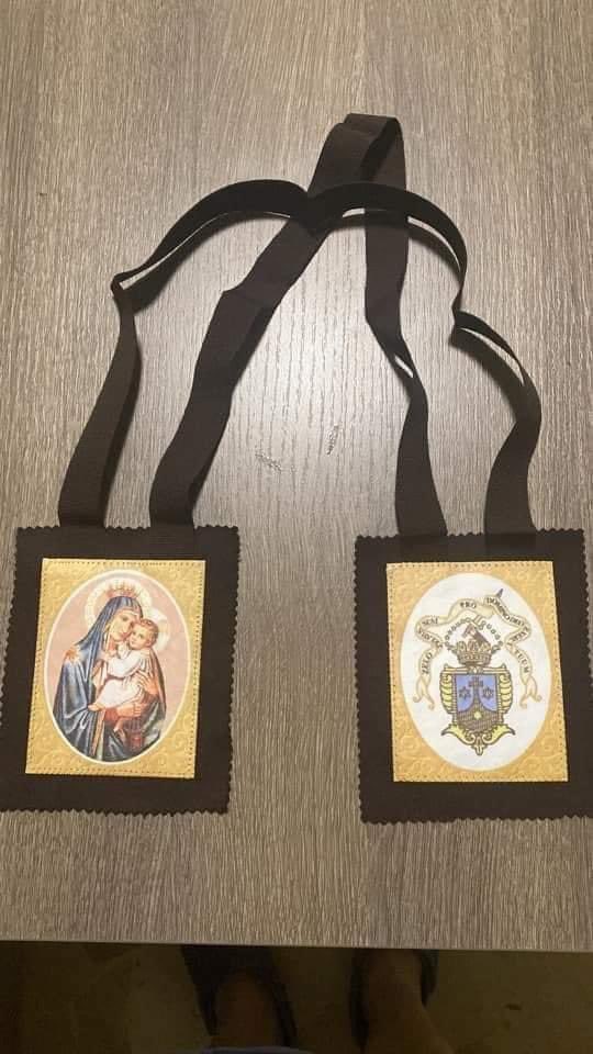 AntonioCarrabi1's tweet image. Lo Scapolare del Carmelo, il Sacramentale più potente 🙏🏻🌹❤️