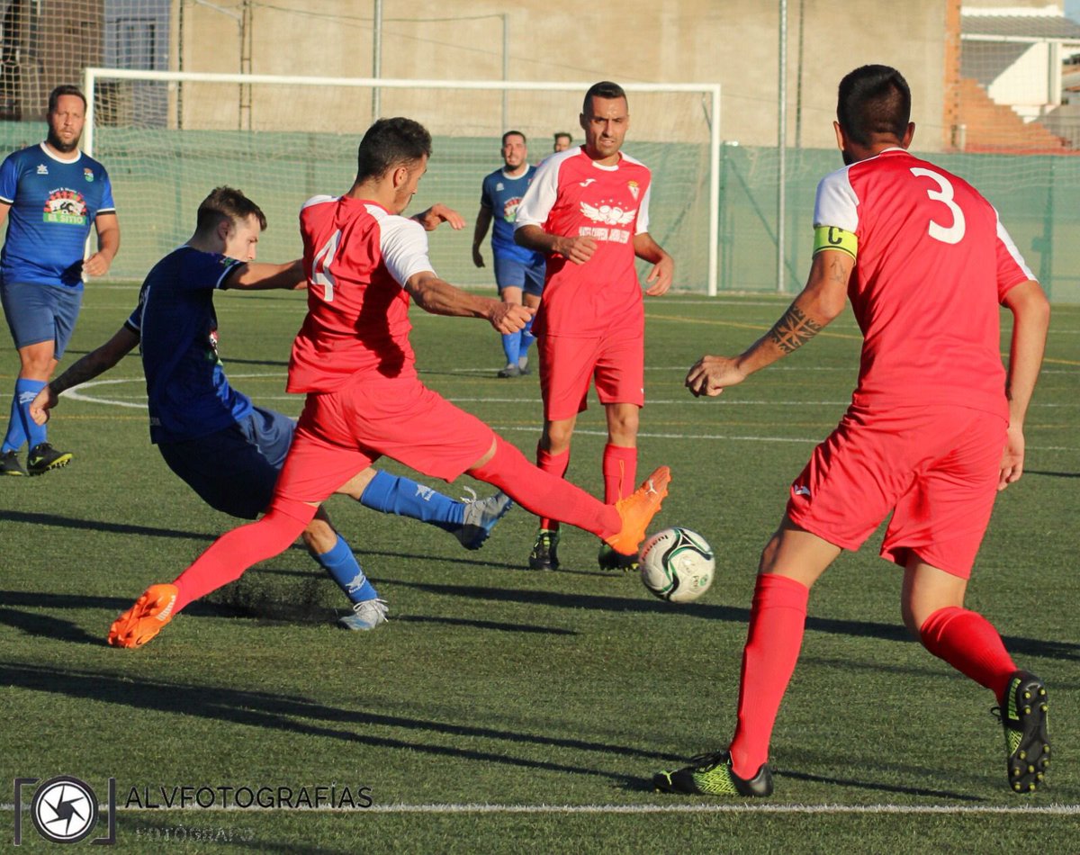 Otra renovación de los nuestros! Le toca a Juanjo lateral izquierdo! Humilde trabajador y que jamas se queja!! Este año será el tuyo en superior categoría y con tus colores!! Vamos chaval!!
