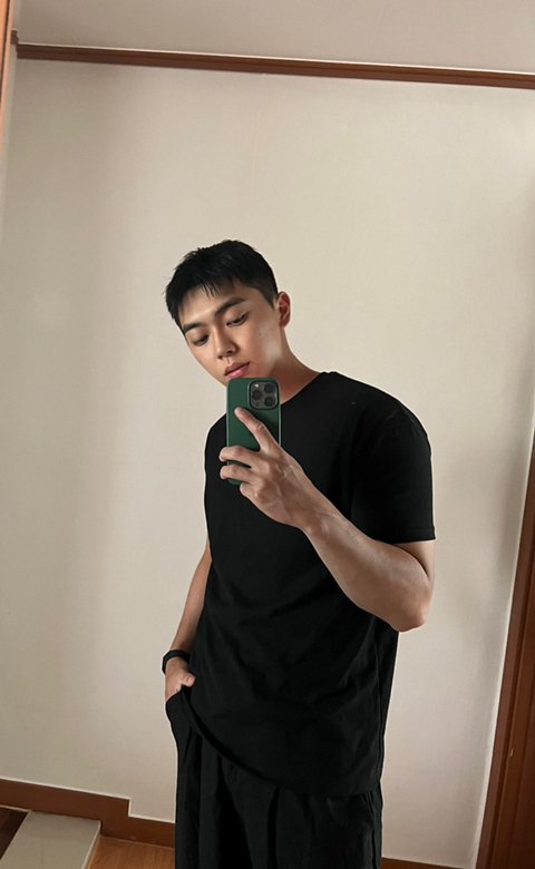 TRYING SO HARD NOT TO BARK LIKE A VEEEEERY RABID DOG RIGHT NOW.