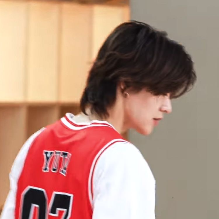 hourly yuta tweet media