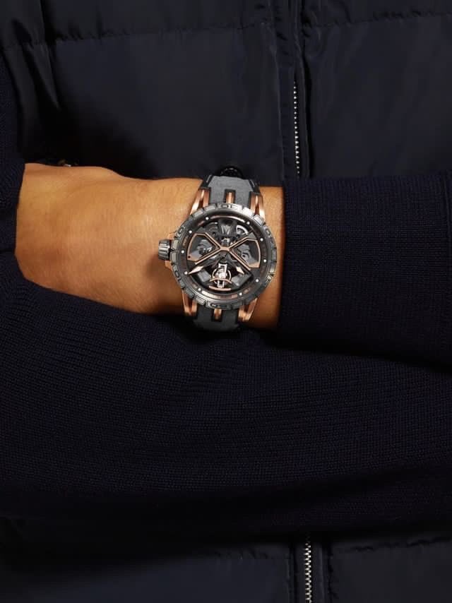 ArtOfTime_India's tweet photo. Architectural. Artistic. Extravagant.
Shop now at https://t.co/EUn2Wkmqak

#artoftimeindia #RogerDubuis #Excalibur #Monobalancier #NoRulesOurGame #WatchesandWonders #WatchesandWonders2022  #luxurywatch #luxury #instagram #watchoftheday #watchmania #horology  #swissmade https://t.co/6vNa75lbQq