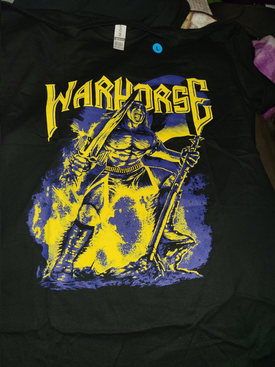 9glasseswhiskey's tweet photo. Had to pick up the merch from @JPWARHORSE tonight! #RULEASS https://t.co/Wi4Nh4NcAt