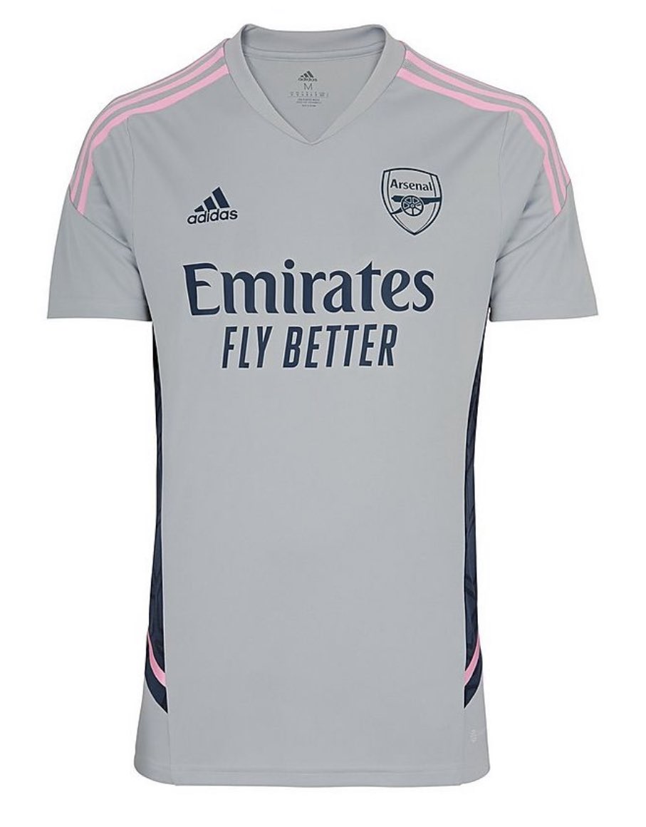 🚨🚨 Its here!!!!! Weekend @arsenal GIVEAWAY!!!! The prize is the new training tops. Im giving away 4!!! To be entered into the competition you MUST:
- Like, Retweet this tweet and MUST follow. 
Winners will be chosen tomorrow 8pm GMT! GOOD LUCK! 🫶🏽🙏🏽❤️🔴