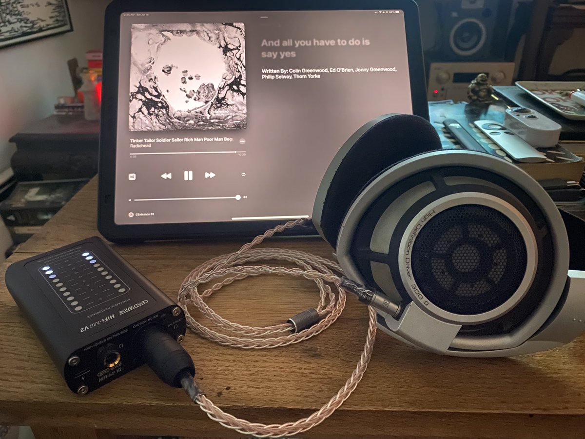 MikeMercer's tweet photo. KILLER L8night listening sesh thanX to #radiohead’s A Moon Shaped Pool via my iPad Pro runnin AppleMusic - @CEntrance #HiFiM8 VII + @dhc_audio + my trusty @SennheiserUSA HD800s = Audible Magic https://t.co/GzUDlzDqX5