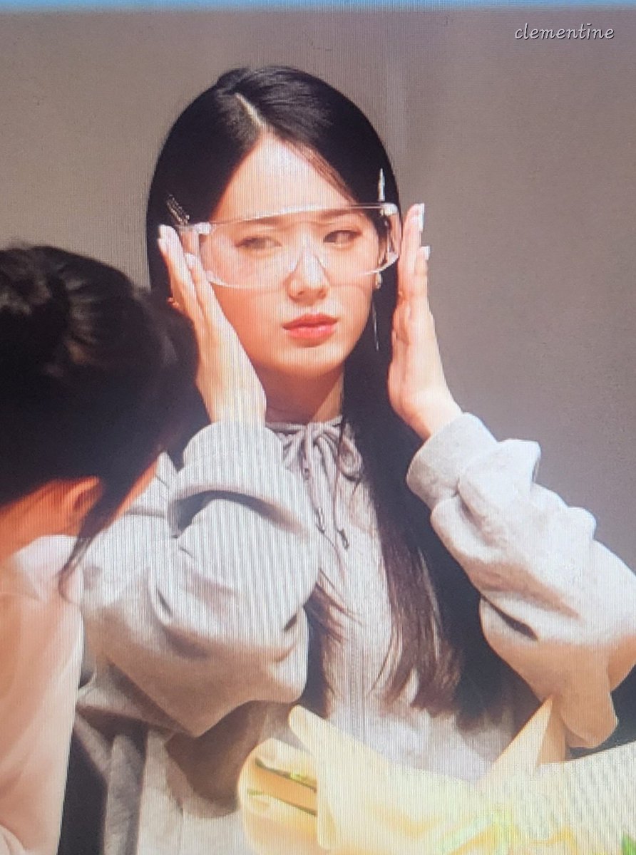 CLEMENTINE_1227's tweet photo. 220715 팬사인회 Preview3

공주님 vs 고글🥽

#fromis_9          #프로미스나인         
#장규리 #규리 #JangGyuRi #Gyuri https://t.co/YapiTemzJ0