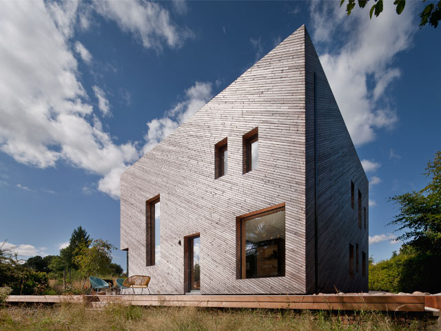 granddesigns's tweet photo. RIBA's House of the Year 2022 longlist includes five projects that demonstrate an exceptional commitment to #LowCarbon use and #EnergyEfficiency. Check them out here ➡️ https://t.co/3OIoFTam8W

#GrandDesigns #HOTY https://t.co/CA8NrS8x0n