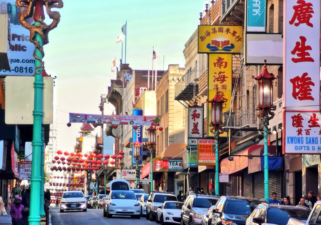 8000Muenchen40's tweet photo. Heute haben wir San Francisco in Gesellschaft erkundet. Mit dabei war eine deutsche Studentin, die wir im Zug kennengelernt hatten und ihre zwei Freundinnen.
Zum Abendessen ging's nach Chinatown.
Morgen könnte es mal wieder etwas #Tramcontent geben.
#TrainToCalifornia https://t.co/BjeIuIVIv7