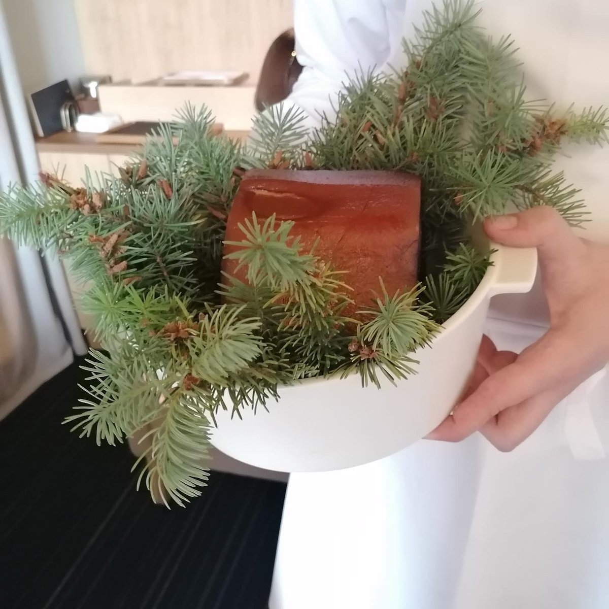 mallaspossu's tweet photo. Olipa upeaa käydä maistelemassa jälleen Michelin-tähdellä palkitun Ravintola Olon kesämenu. 

Saimaan seudun herkut olivat vahvasti esillä Hauhalan Hanhifarmin ja Kaartilan Mallaspossun toimesta. 

Kiitos koko henkilökunnalle ikimuistoisesta illasta!
⭐️👨‍🍳🐖

@OloRestaurant https://t.co/jrppmqW5lj
