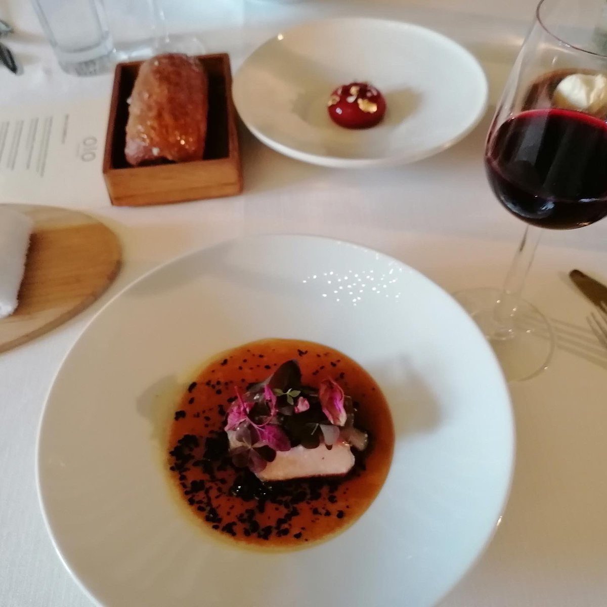 mallaspossu's tweet photo. Olipa upeaa käydä maistelemassa jälleen Michelin-tähdellä palkitun Ravintola Olon kesämenu. 

Saimaan seudun herkut olivat vahvasti esillä Hauhalan Hanhifarmin ja Kaartilan Mallaspossun toimesta. 

Kiitos koko henkilökunnalle ikimuistoisesta illasta!
⭐️👨‍🍳🐖

@OloRestaurant https://t.co/jrppmqW5lj