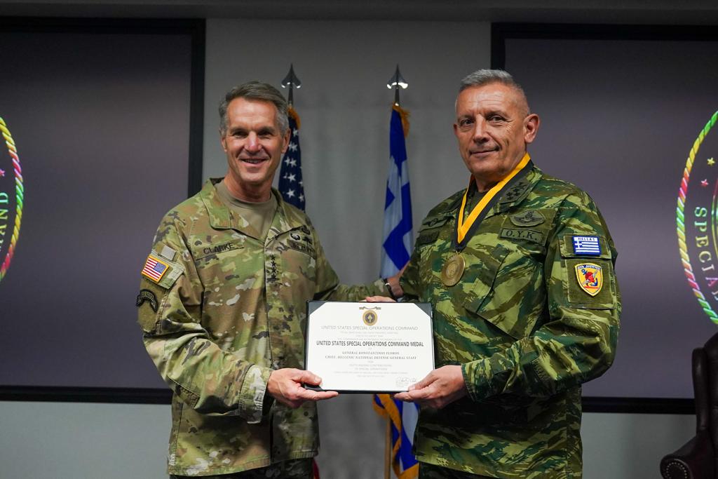📍 <a href="/USSOCOM/">USSOCOM</a> Tampa, Florida

Ύψιστη τιμή η παρασημοφόρησή μου με το Μετάλλιο «UNITED STATES SPECIAL OPERATIONS COMMAND» από τον Διοικητή της US Special Operations Command Στρατηγό Richard D. Clarke κατά την επίσημη επίσκεψή μου στην Διοίκηση.

<a href="/hndgspio/">ΓΕΕΘΑ-HNDGS</a>