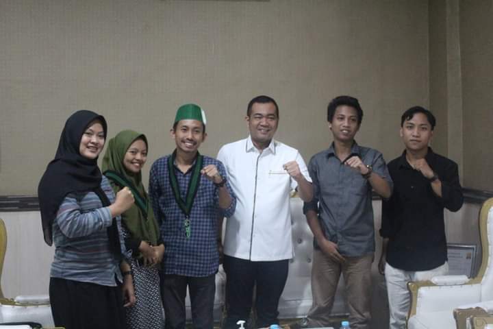 MuhammadAkmal_'s tweet image. Bincang-bincang bersama ketua DPRD kabupaten maros Andi Patarai Amir S.E, niat bersama untuk kabupaten maros menuju masyrakat adil Makmur yang di ridhoi Allah SWT
