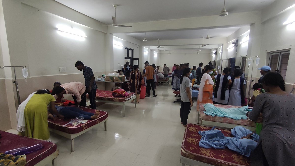 rsparmy2022's tweet photo. #SSU team helping to #IIITBasar students but #trsgovt can't
#SSU #resignSabithaIndra #KCRFailedTelangana https://t.co/6GB8JawFz5