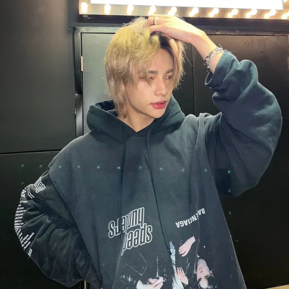 tzeiszixn's tweet photo. ⠀⠀⠀⠀⠀⠀
         tzeis zixuan. 
         new acc but not new to rp.
         like and rt to be mutuals.    
⠀ https://t.co/iaCKLqCfax