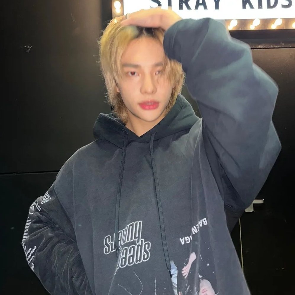 ⠀⠀⠀⠀⠀⠀
         tzeis zixuan. 
         new acc but not new to rp.
         like and rt to be mutuals.    
⠀