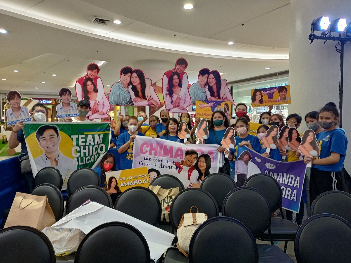 AMANDAmazings's tweet photo. Team Amanda 🤝🏻 Team Chico 🤝🏻RichManda 🤝🏻 ChiManda 

Team Live are excited to see &amp; cheer for Sandy, Rocky &amp; Sky!!! 💛💚❤️

📍 SM CITY MANILA

📸 @TeamChicoOfc_ 

@amandaazamora @richardjuan @iamchicoa @kerizamora206 @starhuntabscbn 

#ConnectedMallShow
#ConnectedTheMovie https://t.co/wASnkDajZ7