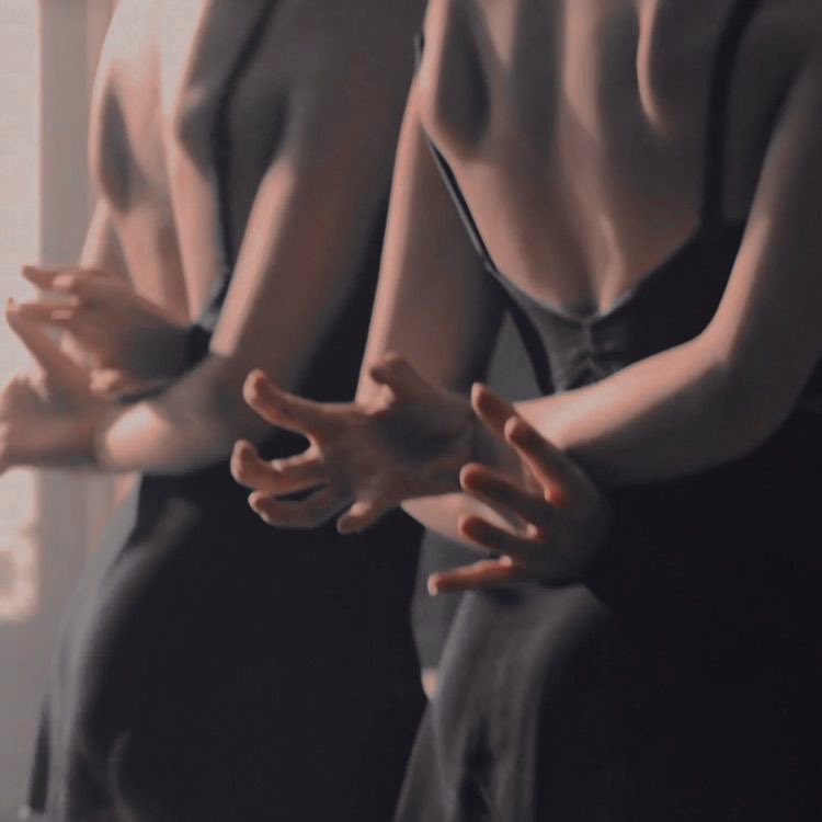 ⠀ 

                    𝐊𝐈𝐌 𝐇𝐀 𝐍𝐀
                    김  •  하  •  나

⠀