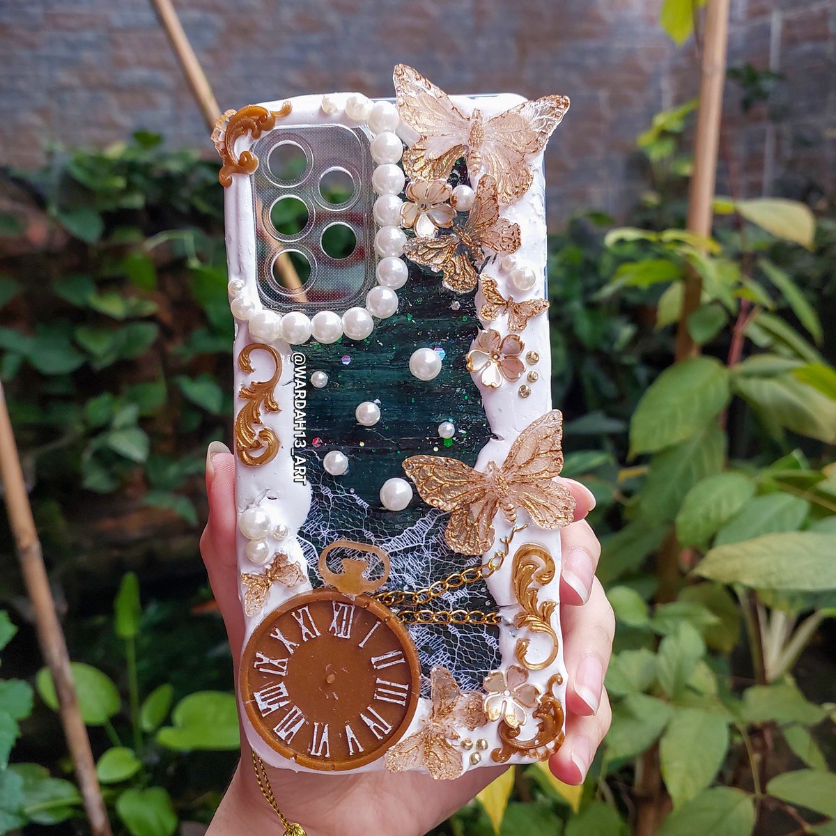 jiejaejia's tweet photo. [Moots help rt and like pls, tysm]

✓ Decoden Phone Case ( decoden + resin )
✓ bisa custom ( harga disesuaikan dengan desain )

Shopee : https://t.co/fJ1fBdxZGU

#resin #zonauang #zonajajan #zonabu #decodencase #phonecase #casinghp https://t.co/DNsj45Ql8N