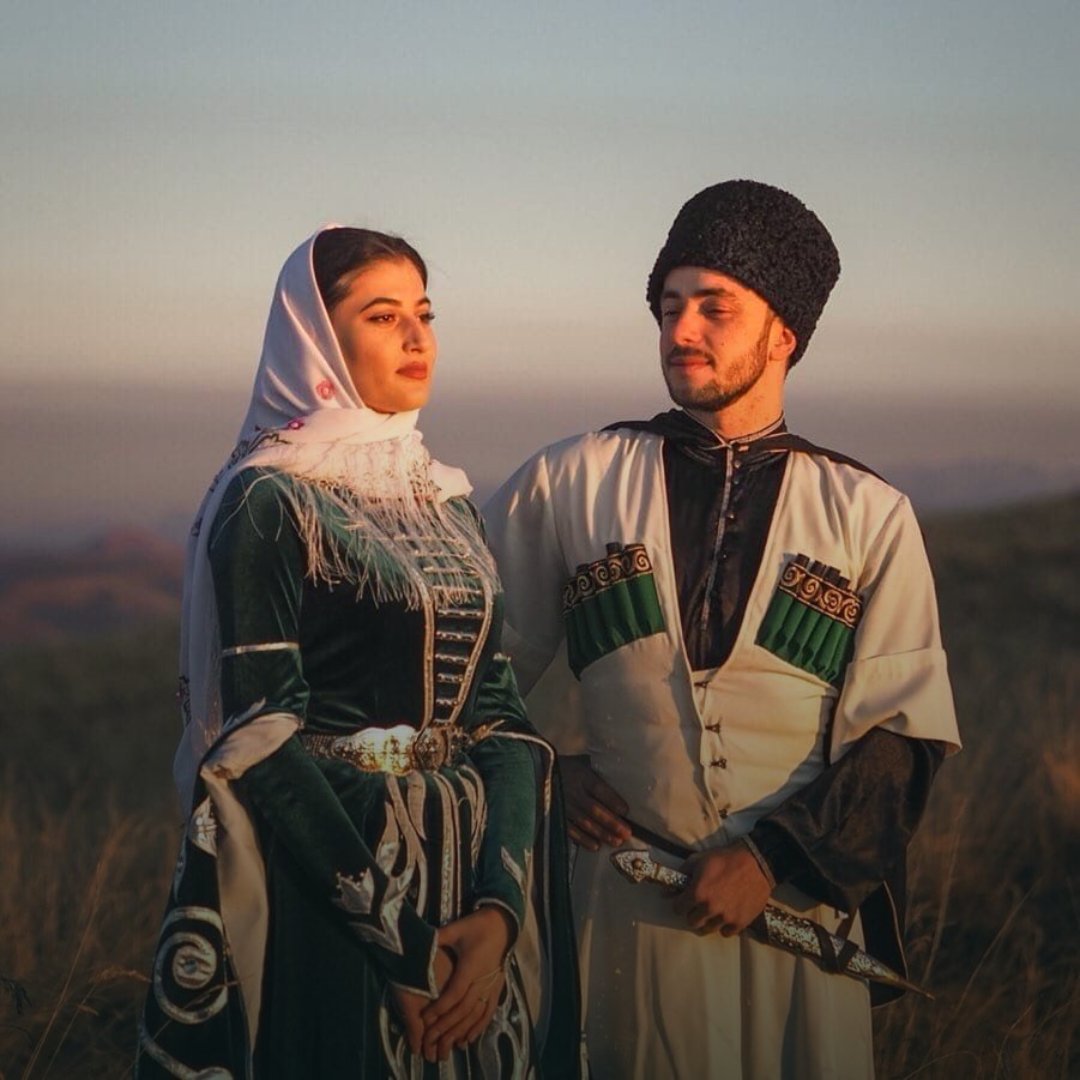 🇬🇧 Peoples of Russia. Karachays. In Karachay-Cherkessia, on the banks of the Khudes River, there is a boulder - the Stone of Karchi, the legendary leader of the Karachays. According to the legend, Karcha, sitting on this stone, announced the laws… t2p.pw/moLxqxLn5R