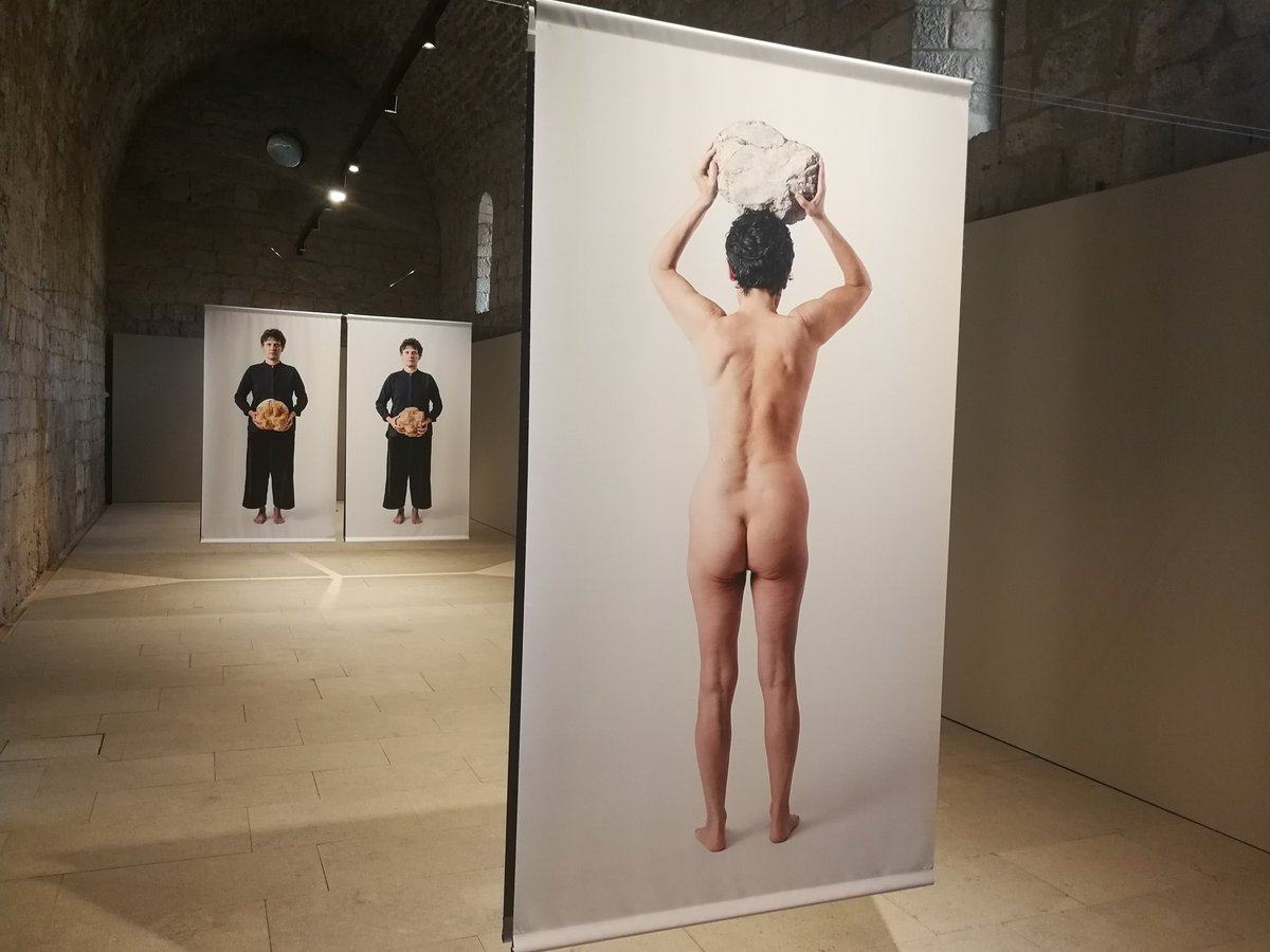 carmehuerta7's tweet photo. L'EMPORDÀ QUE VEIEM/ Des d'ahir, @turasanglas i Isabel Banal tenen un lloc dins l'espai monacal de la Canònica de Santa Maria de Vilabertran / Amb l'exposició PARAR TAULA, a cura del @BolitGirona, el romànic i l'art contemporani van de bracet #arts #Empordà https://t.co/lnfOnlAL1I