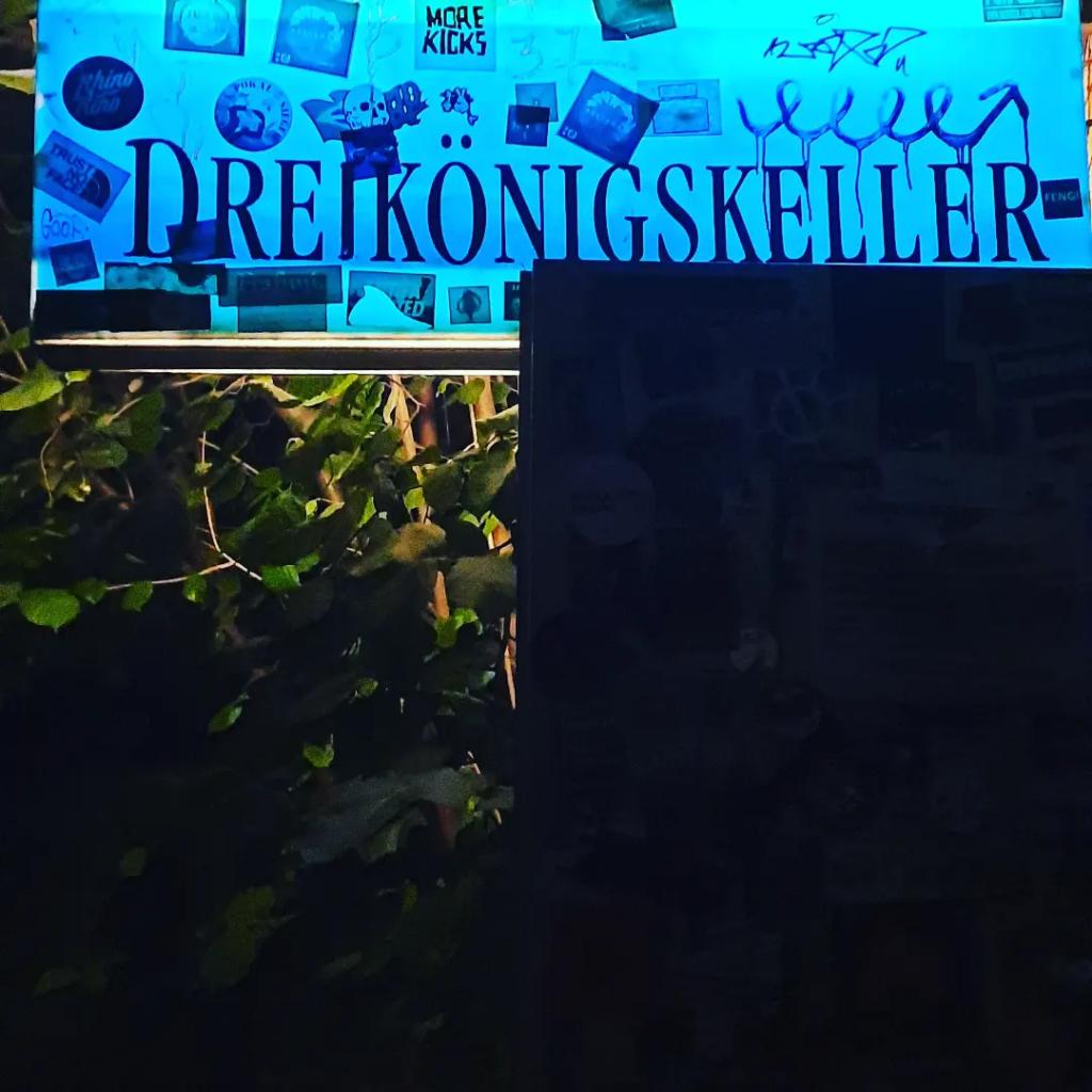 nosoperi's tweet image. Vielen Dank #dreikönigskeller für den tollen Abend mit #badmojos und #lospepes 🧡💛💚