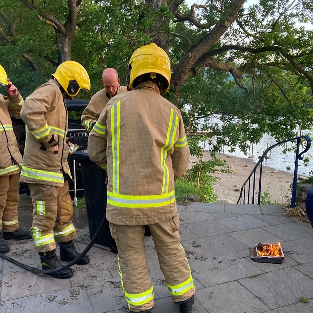 KeswickFire's tweet photo. 21:30 15/7/22, Keswick crew were called out to smoke coming from a dustbin on Lake Road. 

On arrival crews found a disposable BBQ which was still alight. 

With the warmer weather and the increased numbers of people visiting the area to please follow our safety information https://t.co/OlyFYTnsfC