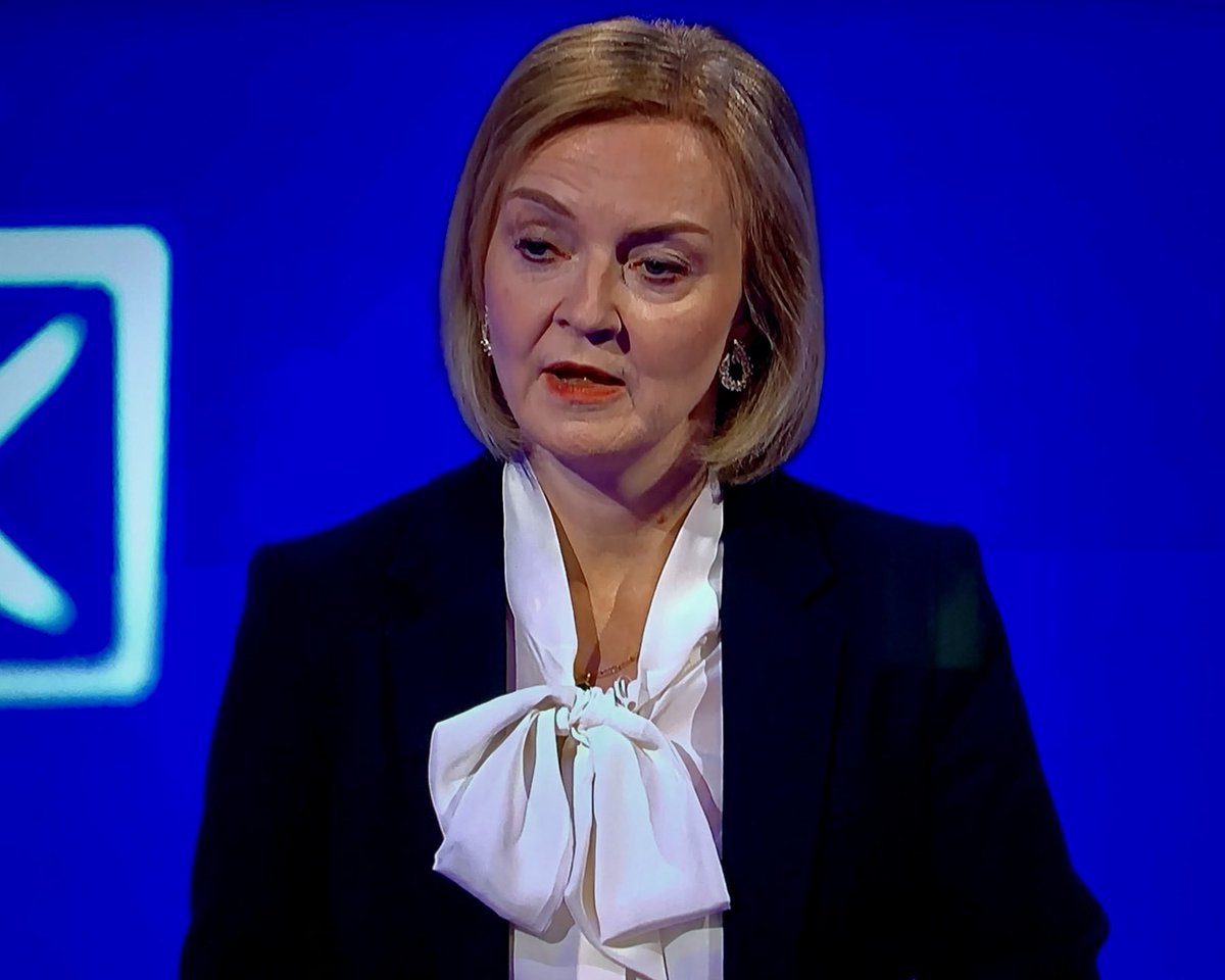 eugeneh84's tweet photo. Liz Truss dressed like Maggie Thatcher.

Thread 🧵: https://t.co/7qWsaeVYWL