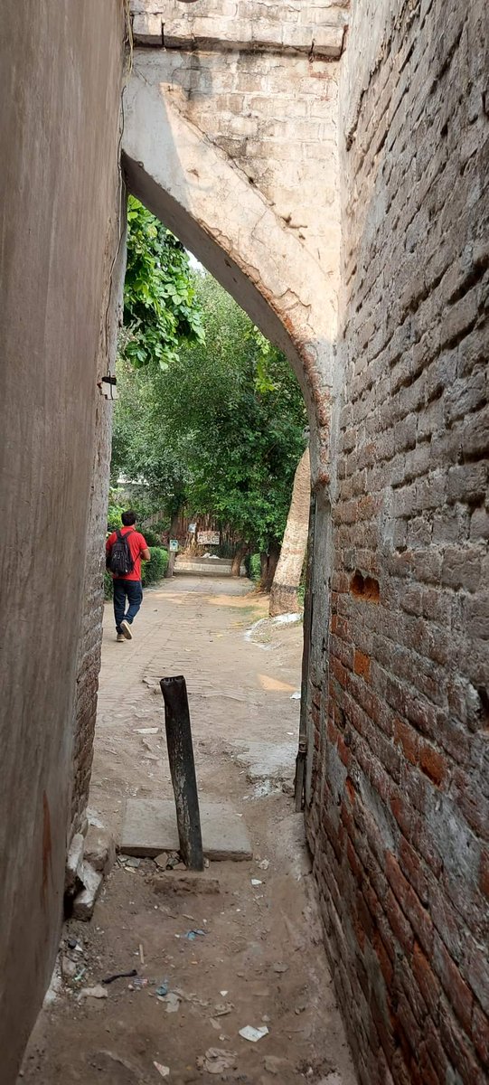 aliusman739's tweet photo. So many historical events and personalitoes associated with the site of 'Gurdwara Baoli saheb Lahore". Unfortunately a gateway and mere garden left at this site. #Sikh #Stowell #historical #garden #chajubhagat
https://t.co/Ml9bU3YDK5 https://t.co/Is0mBn3kOa